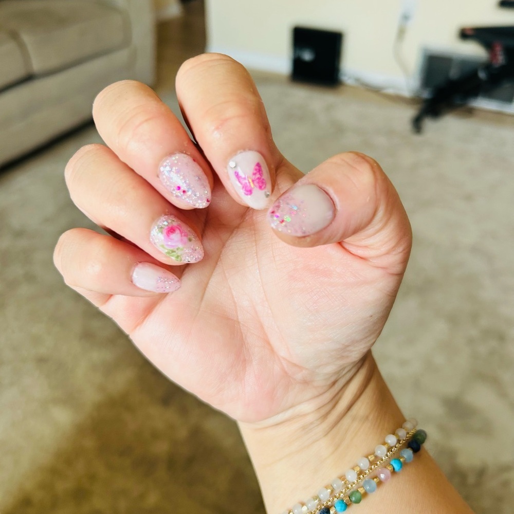 Pink Floral & Butterfly Press-On Nail Set - Picture 2 of 2